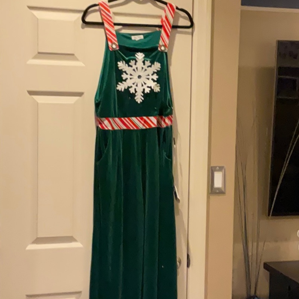 Festive Green Velvet Dress with Snowflake